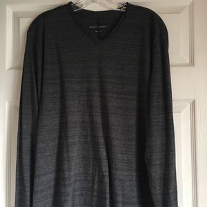 New Robert Barakett Charcoal Gray V-neck Tee L